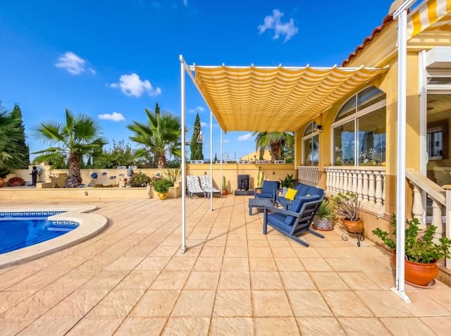 3 sypialnia Willa na sprzedaż w Pinoso z basenem garażem - 399 000 € (Ref: 10140458)