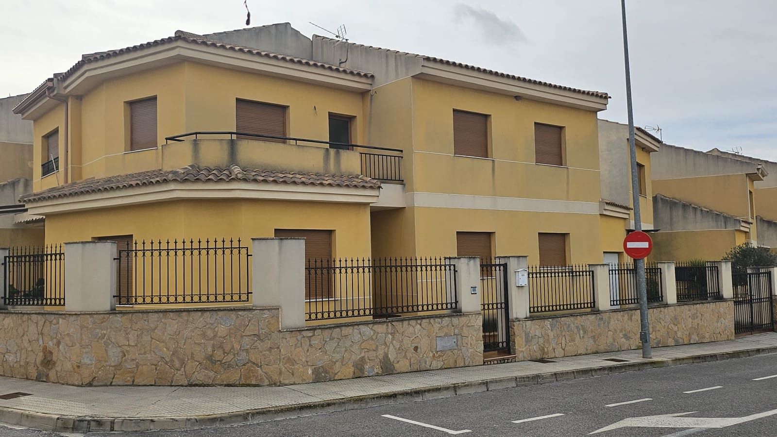 4 soverom Hus til salgs i Pinoso med garasje - € 235 000 (Ref: 10163922)