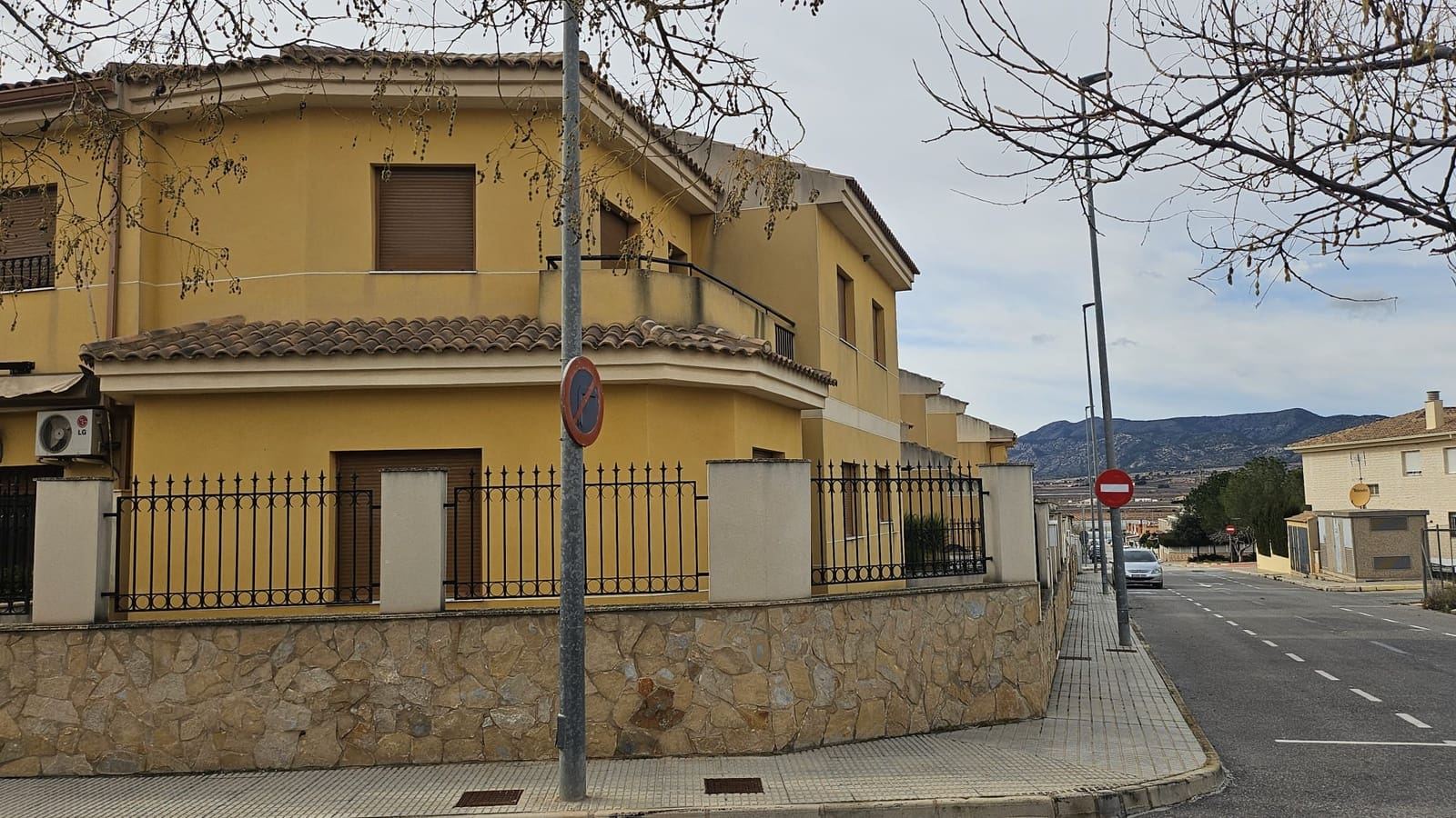 4 soverom Hus til salgs i Pinoso med garasje - € 235 000 (Ref: 10163922)