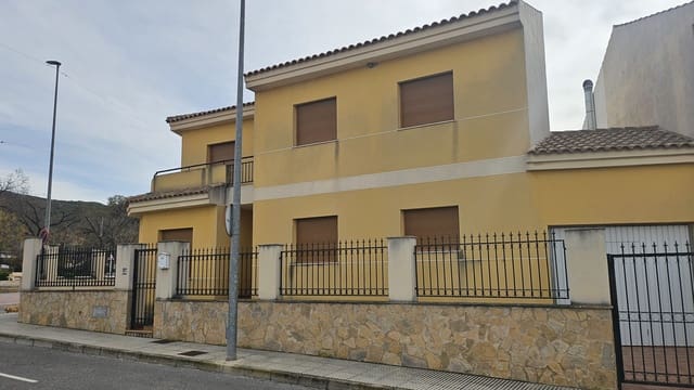 4 soverom Hus til salgs i Pinoso med garasje - € 235 000 (Ref: 10163922)