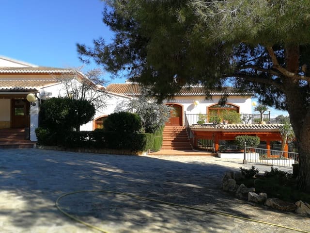 Kaupallinen myytävänä paikassa Moraira, Teulada-Moraira mukana 
autotalli - 2 500 000 € (Ref: 9105394)