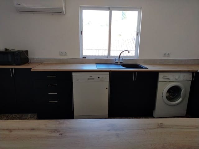 3 bedroom Townhouse for sale in Pinoso - € 124,900 (Ref: 9105401)