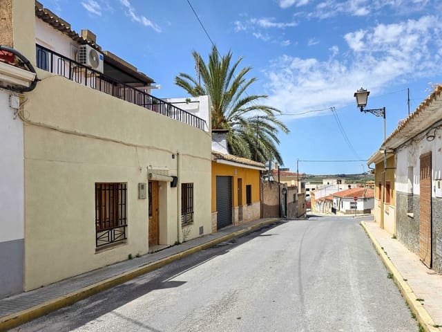 3 bedroom Townhouse for sale in Pinoso - € 124,900 (Ref: 9105401)