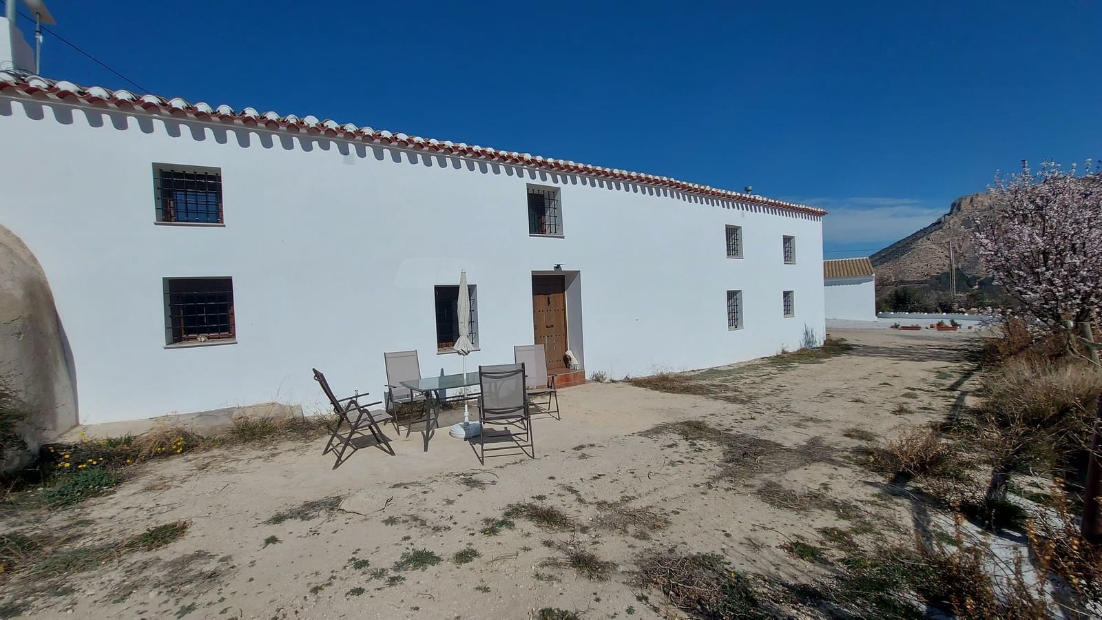 6 soveværelse Finca/Landehus til salg i Velez-Blanco med swimmingpool garage - € 475.000 (Ref: 9105432)