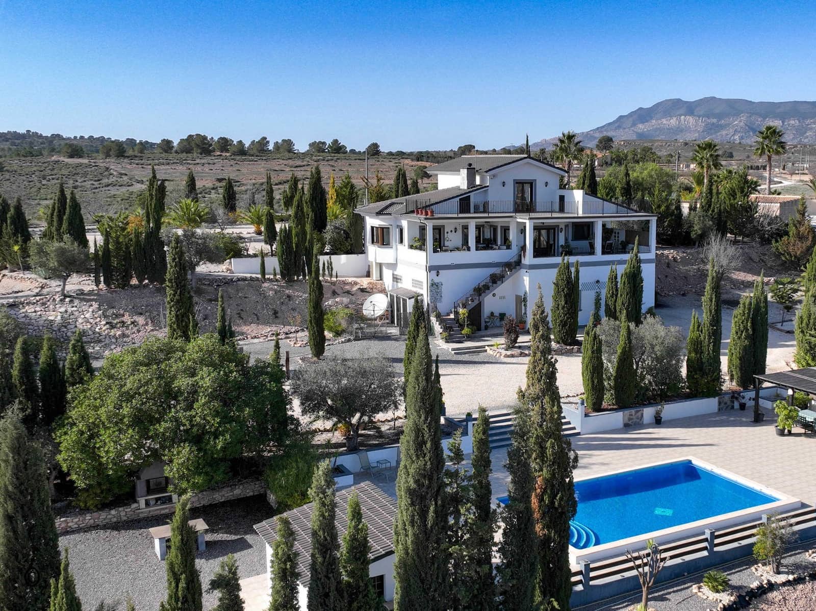 5 soverom Villa til salgs i Pinoso med svømmebasseng garasje - € 675 000 (Ref: 9105455)