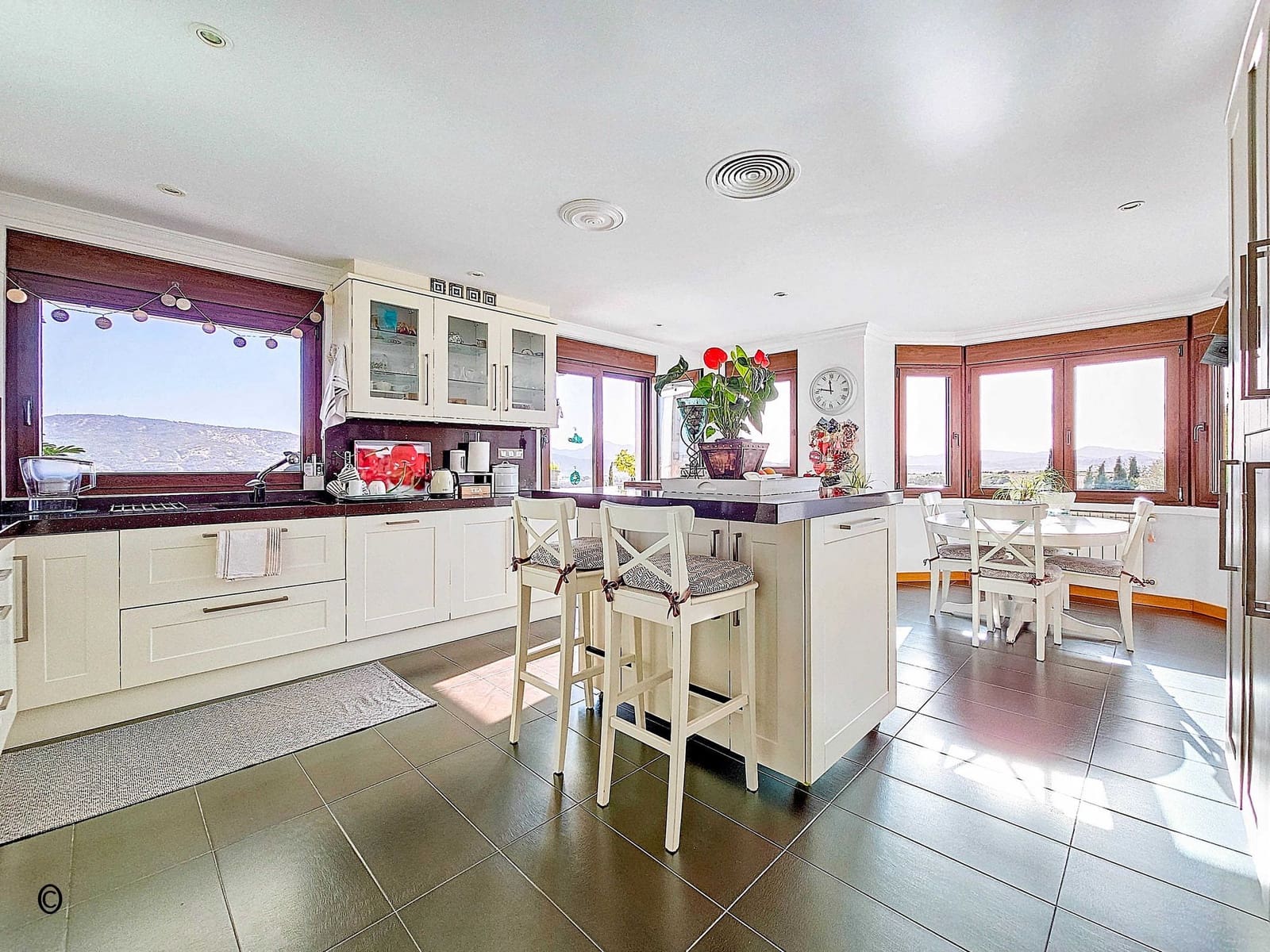 5 soverom Villa til salgs i Pinoso med svømmebasseng garasje - € 675 000 (Ref: 9105455)