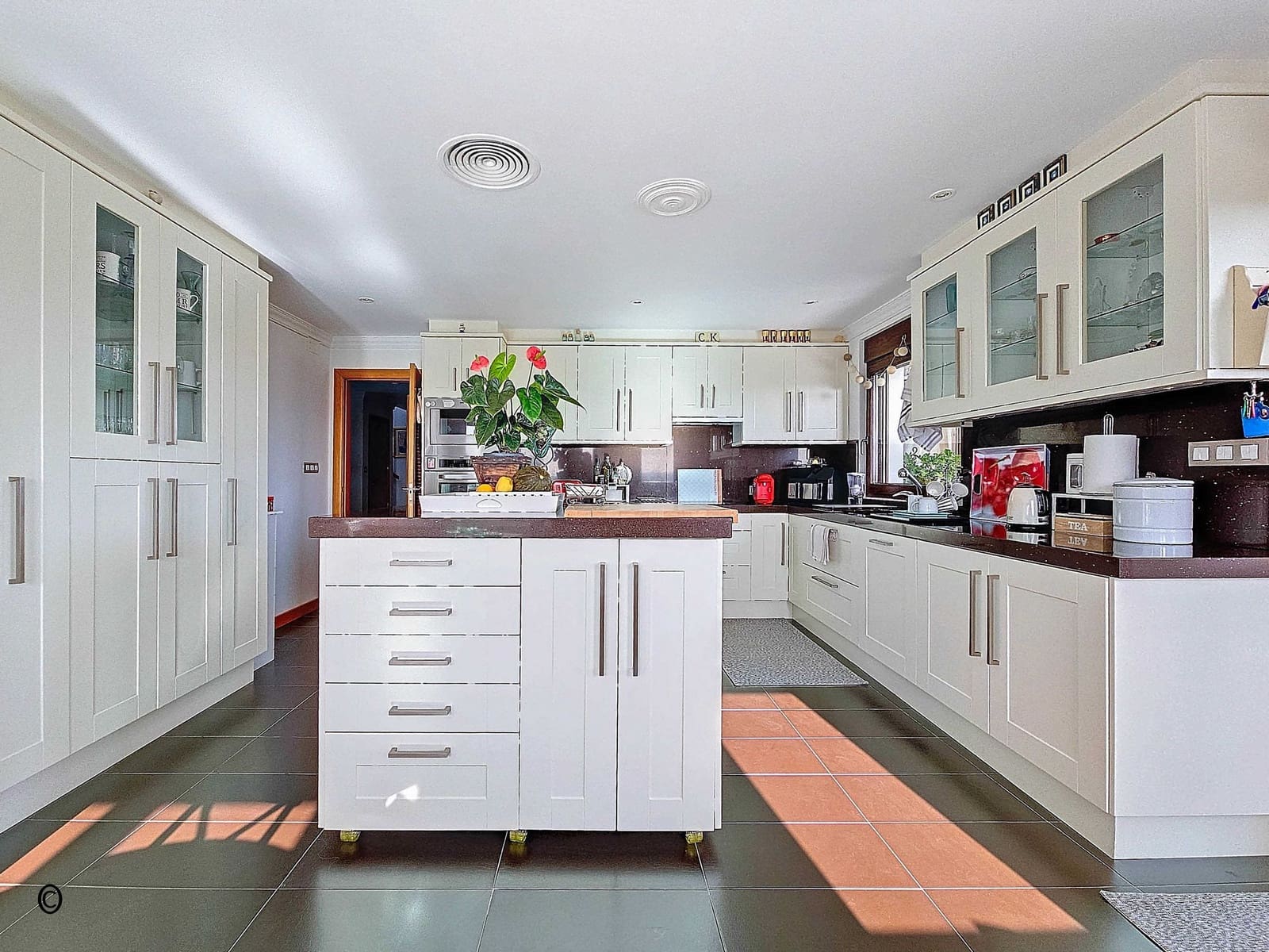 5 soverom Villa til salgs i Pinoso med svømmebasseng garasje - € 675 000 (Ref: 9105455)