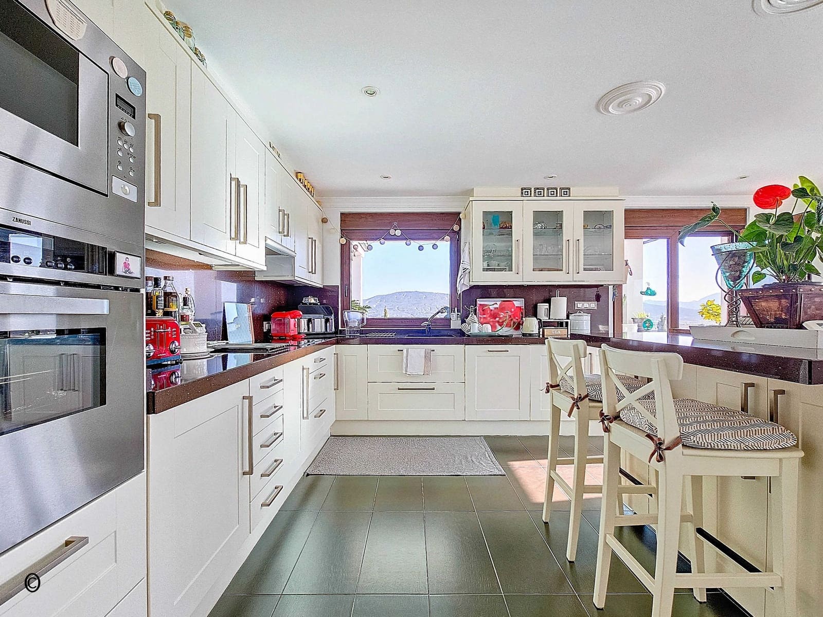 5 soverom Villa til salgs i Pinoso med svømmebasseng garasje - € 675 000 (Ref: 9105455)