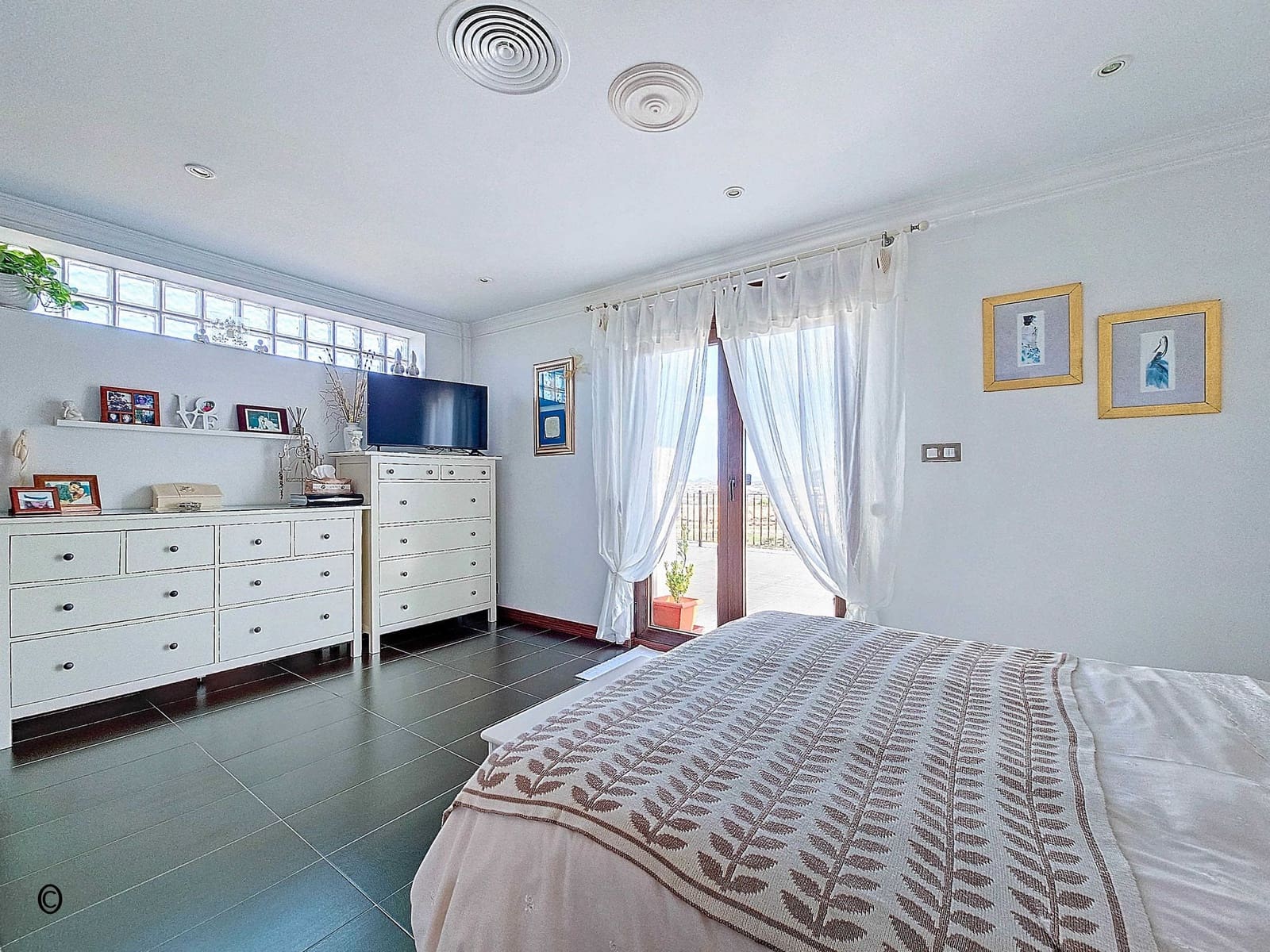 5 soverom Villa til salgs i Pinoso med svømmebasseng garasje - € 675 000 (Ref: 9105455)