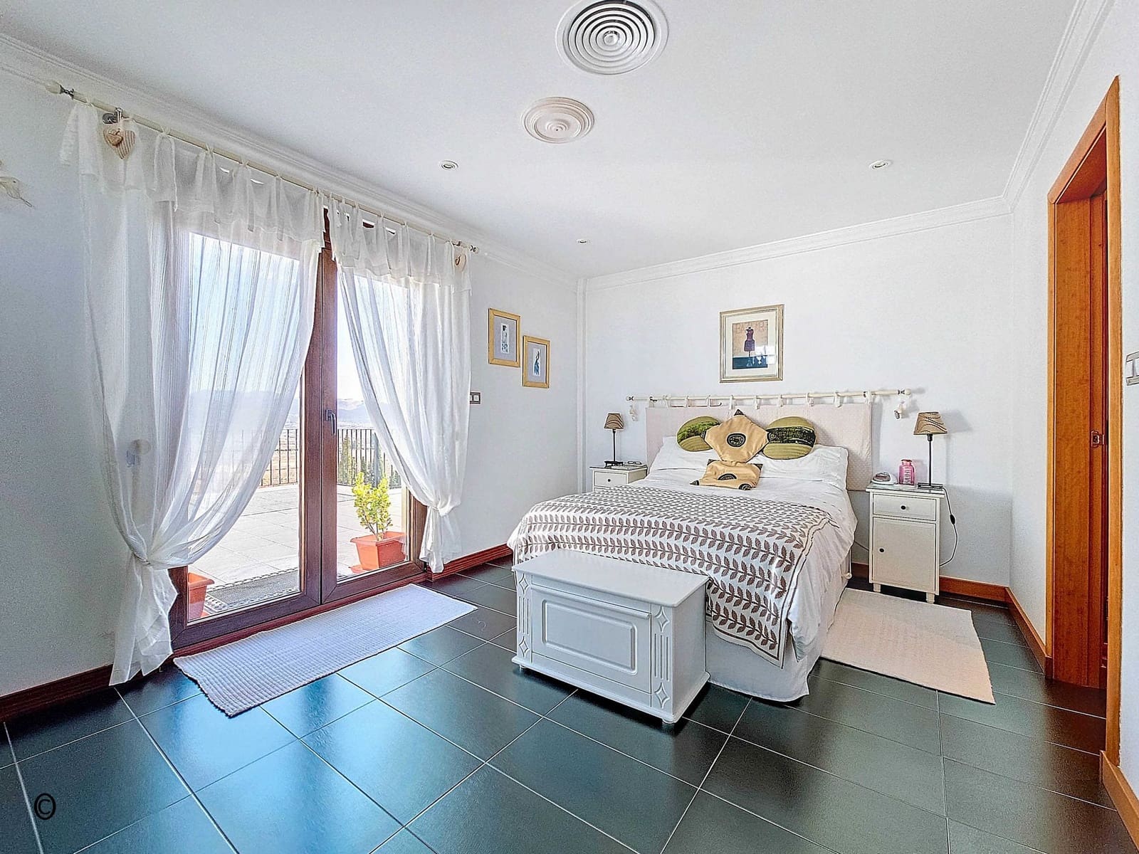 5 soverom Villa til salgs i Pinoso med svømmebasseng garasje - € 675 000 (Ref: 9105455)