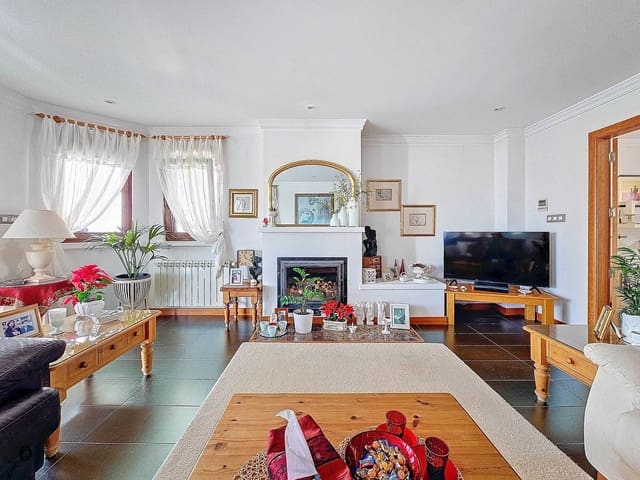 5 soverom Villa til salgs i Pinoso med svømmebasseng garasje - € 695 000 (Ref: 9105455)