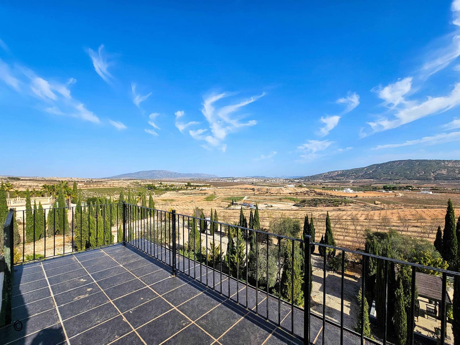 5 soverom Villa til salgs i Pinoso med svømmebasseng garasje - € 675 000 (Ref: 9105455)