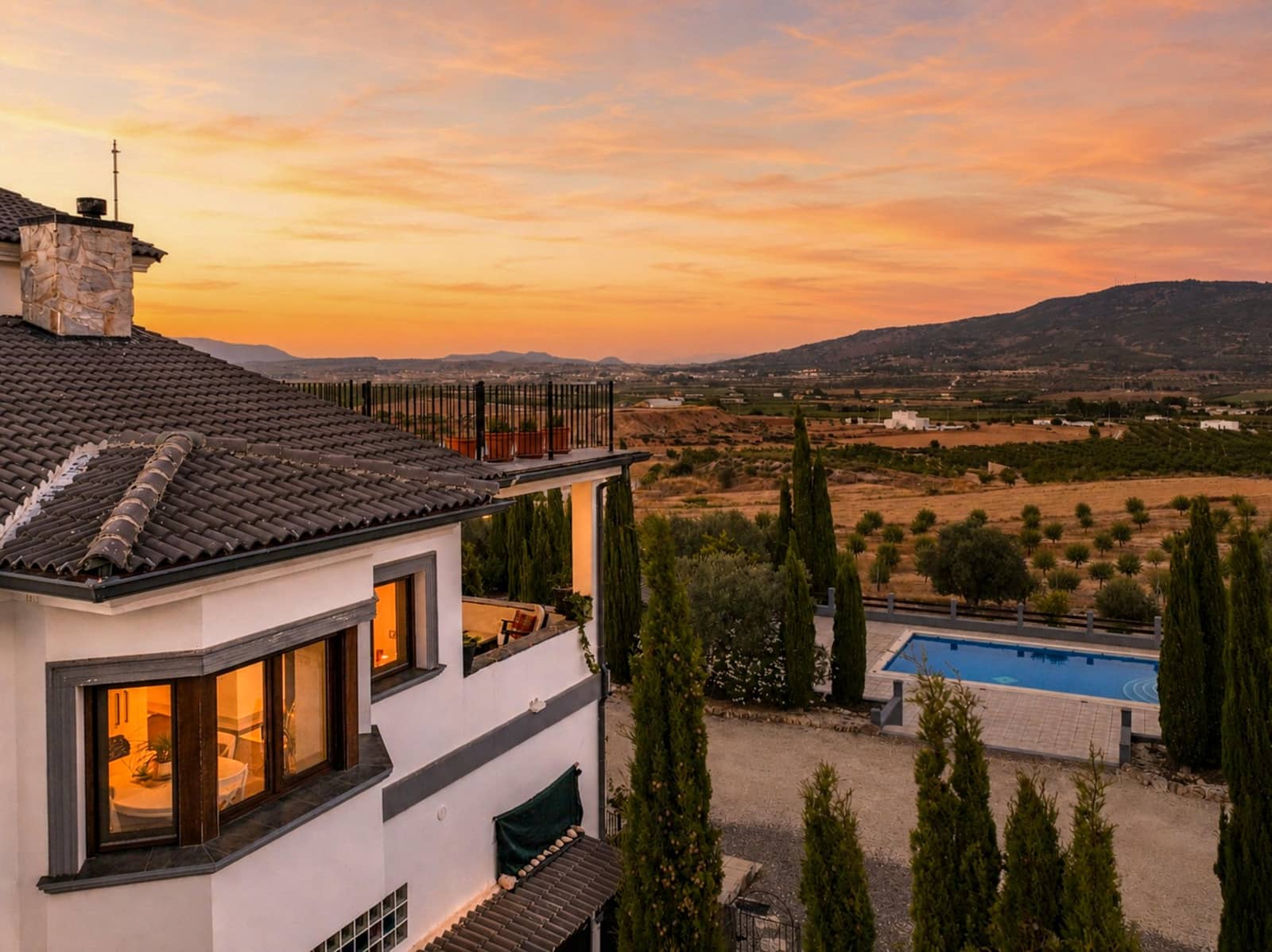 5 soverom Villa til salgs i Pinoso med svømmebasseng garasje - € 695 000 (Ref: 9105455)