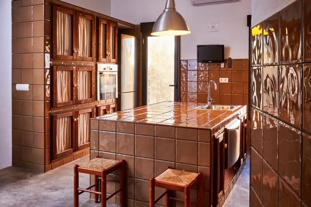 5 sypialnia Willa na sprzedaż w Cortes de Baza - 197 950 € (Ref: 9105479)