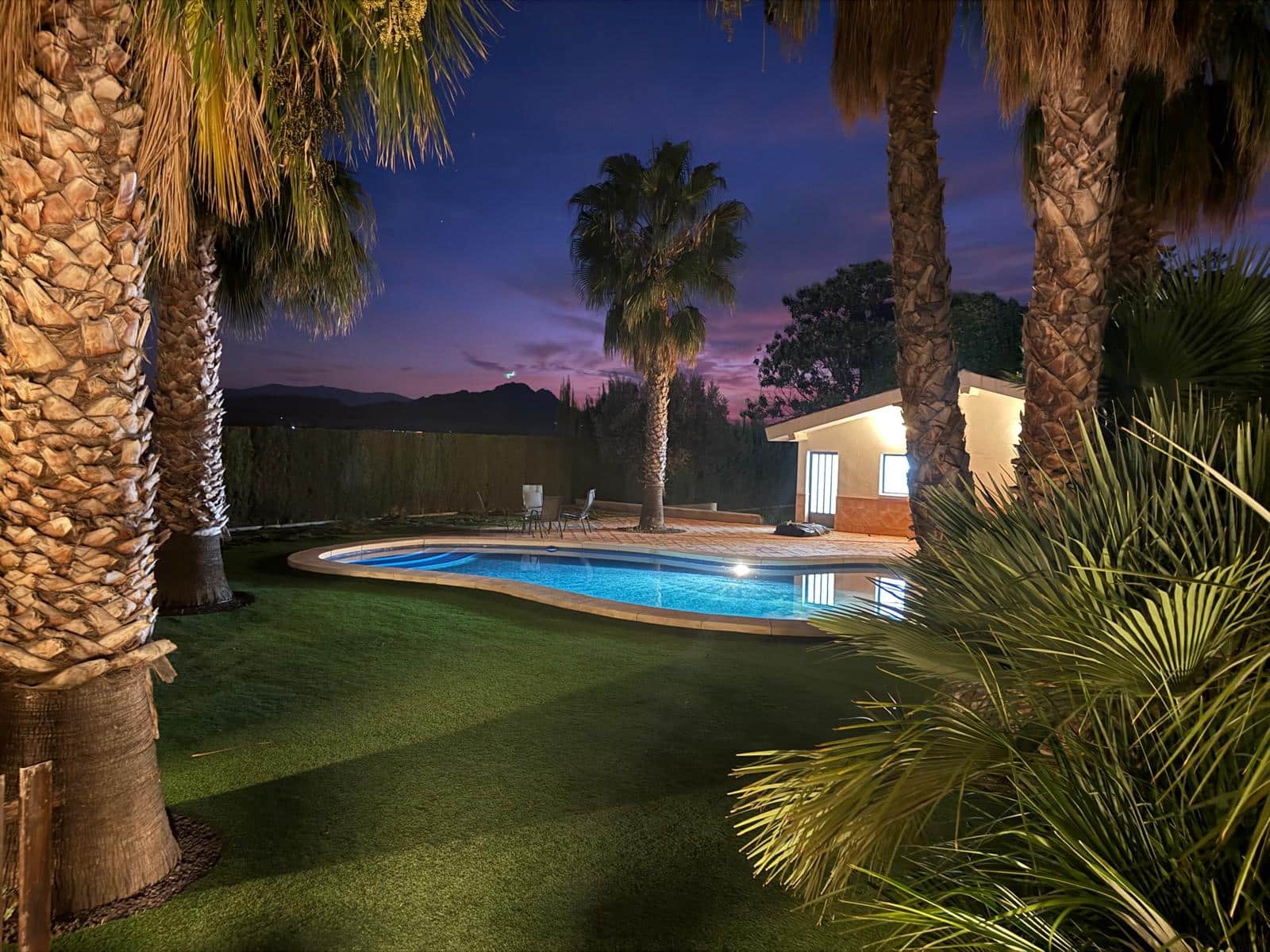 4 soveværelse Finca/Landehus til salg i Pinoso med swimmingpool garage - € 499.500 (Ref: 9125682)