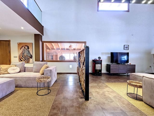 4 slaapkamer Finca/Landhuis te koop in Pinoso met zwembad garage - € 499.500 (Ref: 9125682)