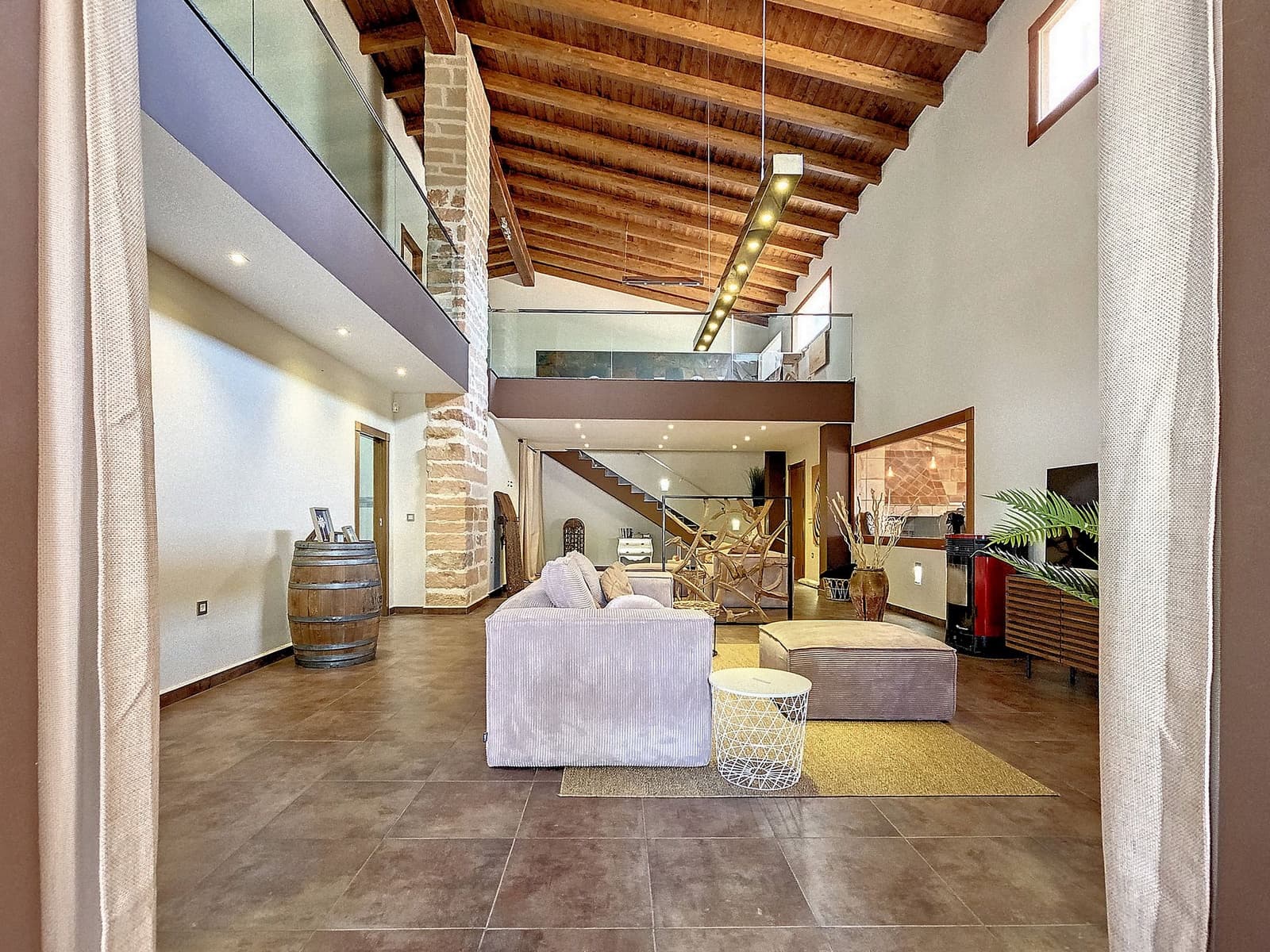 4 soveværelse Finca/Landehus til salg i Pinoso med swimmingpool garage - € 499.500 (Ref: 9125682)