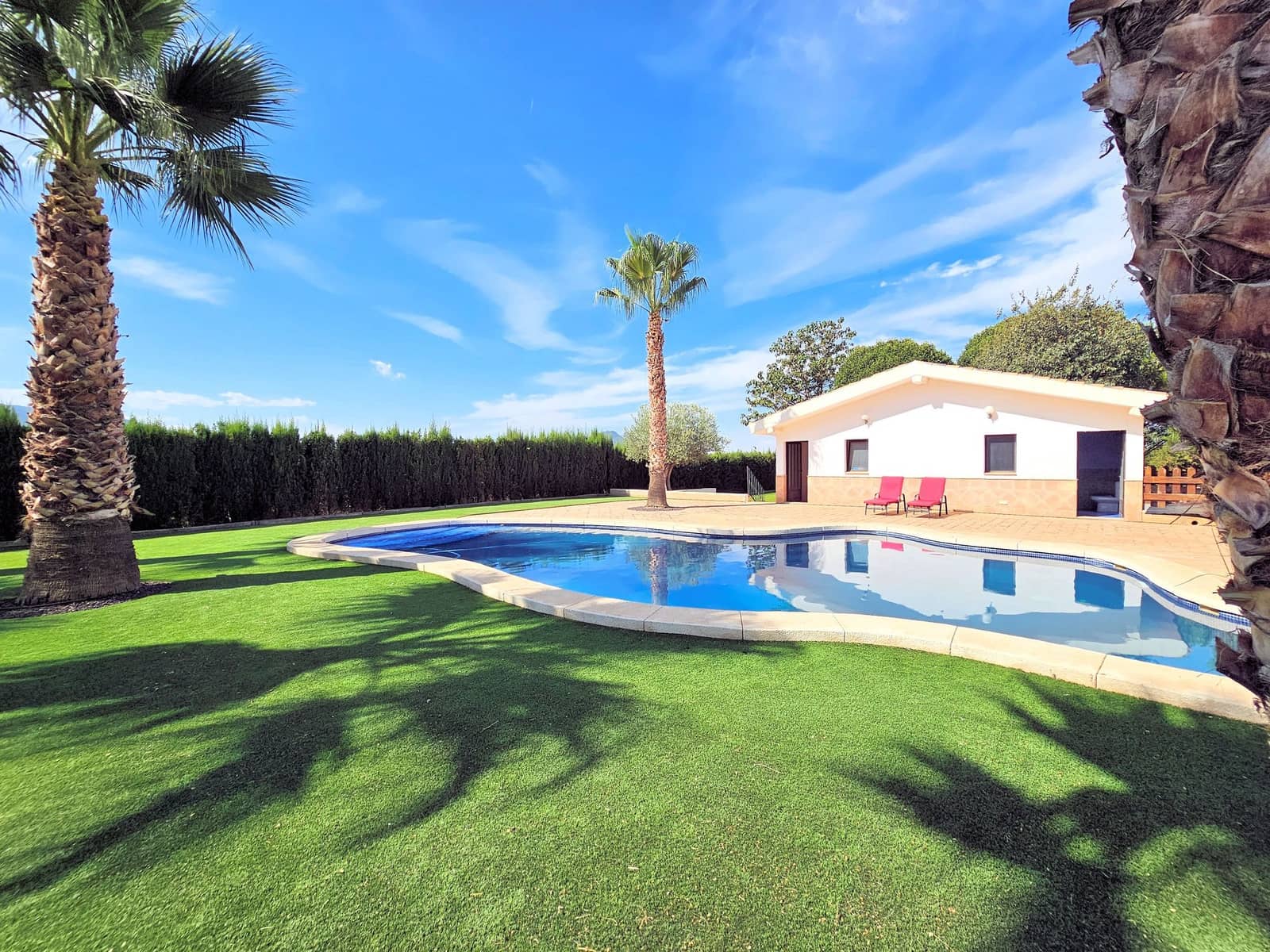 4 soveværelse Finca/Landehus til salg i Pinoso med swimmingpool garage - € 499.500 (Ref: 9125682)