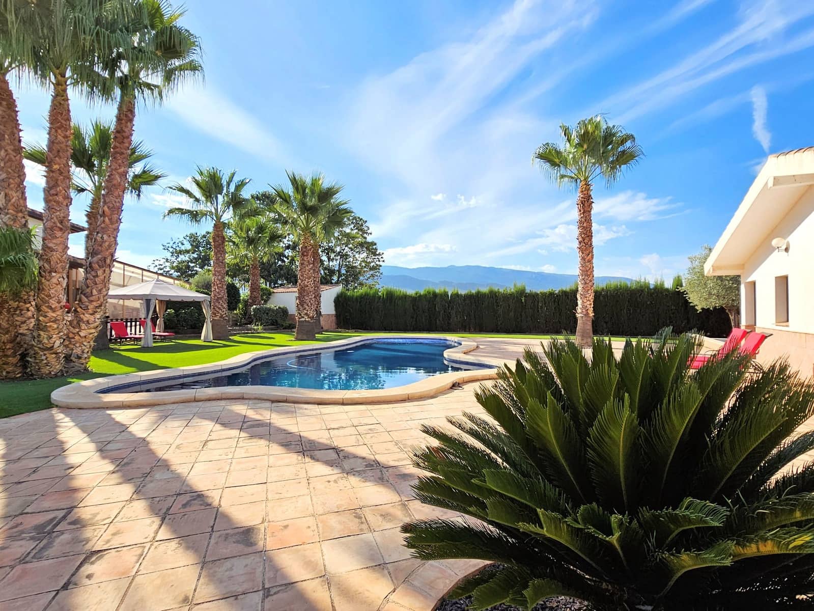 4 soveværelse Finca/Landehus til salg i Pinoso med swimmingpool garage - € 499.500 (Ref: 9125682)