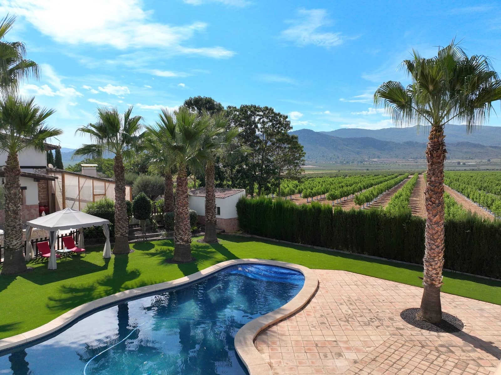 4 soveværelse Finca/Landehus til salg i Pinoso med swimmingpool garage - € 499.500 (Ref: 9125682)