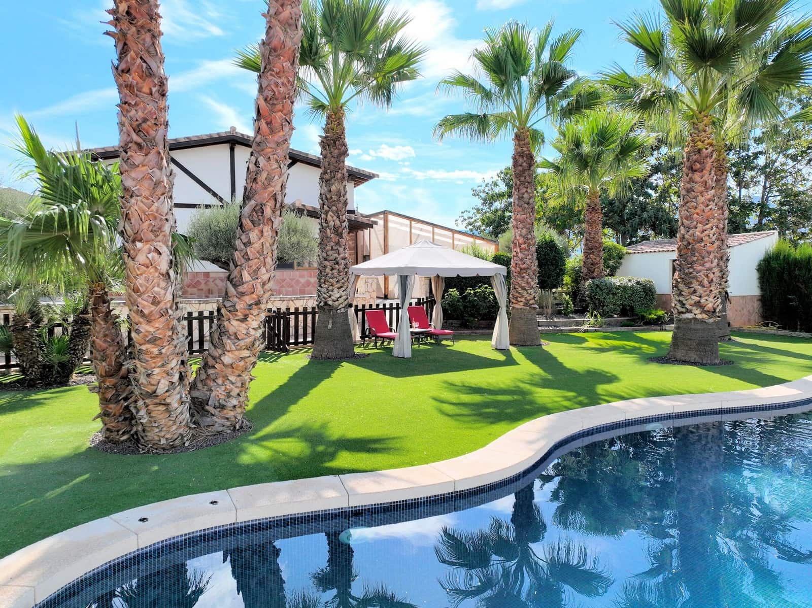 4 soveværelse Finca/Landehus til salg i Pinoso med swimmingpool garage - € 499.500 (Ref: 9125682)