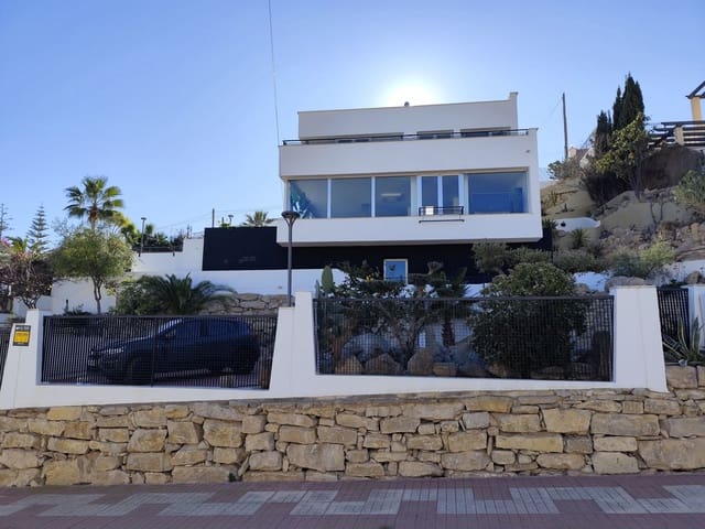 4 soverom Villa til salgs i El Campello med svømmebasseng garasje - € 975 000 (Ref: 9136133)
