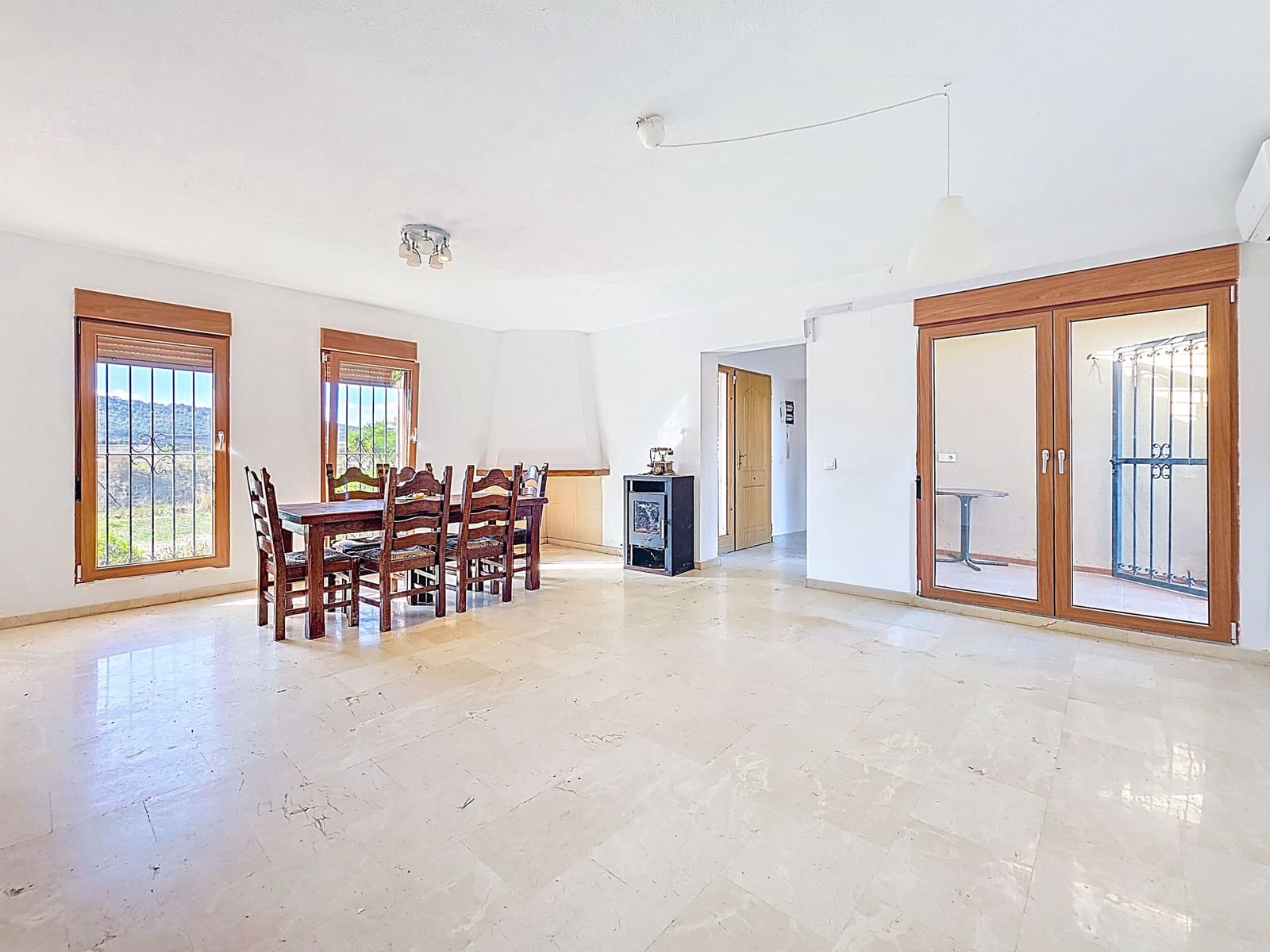 4 makuuhuone Huvila myytävänä paikassa Aspe mukana uima-altaan - 389 950 € (Ref: 9385337)