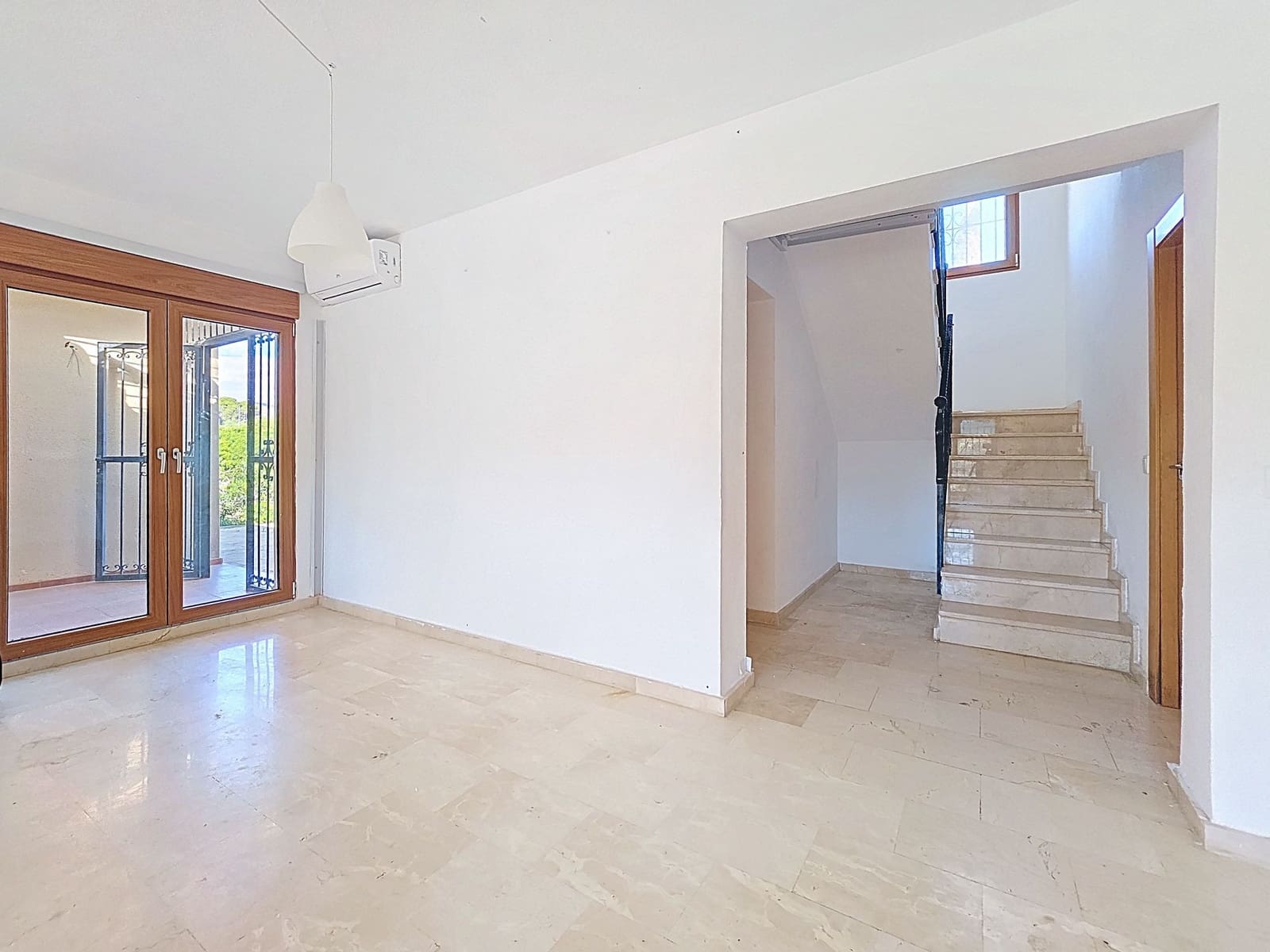 4 makuuhuone Huvila myytävänä paikassa Aspe mukana uima-altaan - 389 950 € (Ref: 9385337)