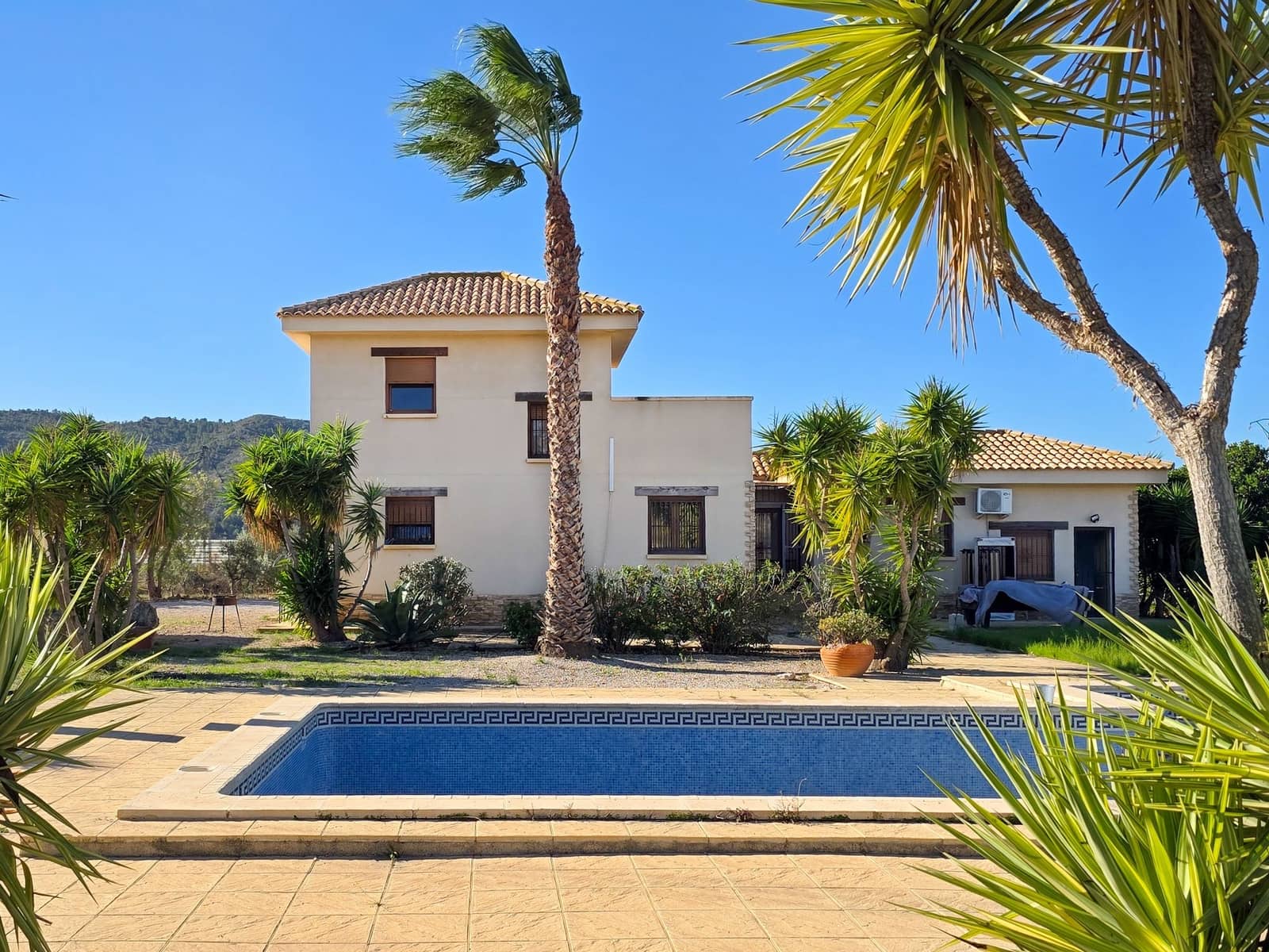 4 makuuhuone Huvila myytävänä paikassa Aspe mukana uima-altaan - 389 950 € (Ref: 9385337)