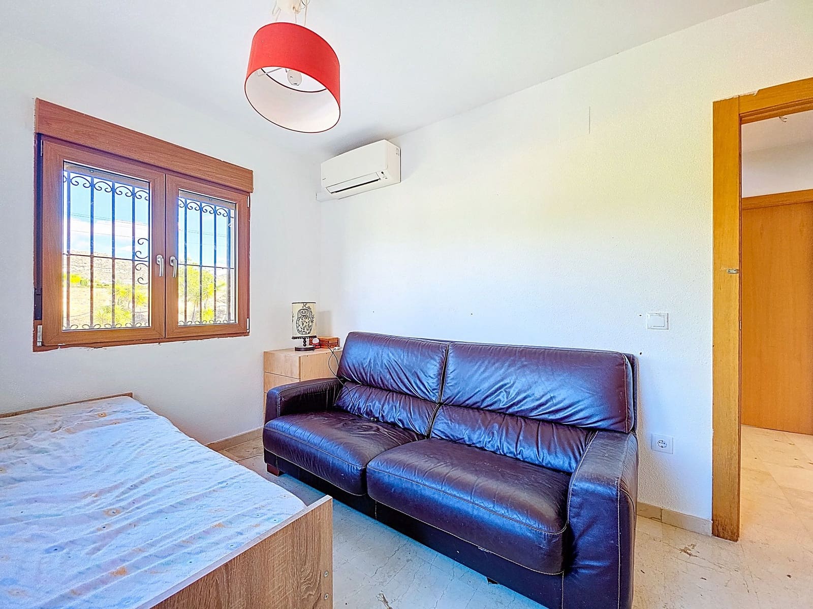 4 makuuhuone Huvila myytävänä paikassa Aspe mukana uima-altaan - 389 950 € (Ref: 9385337)