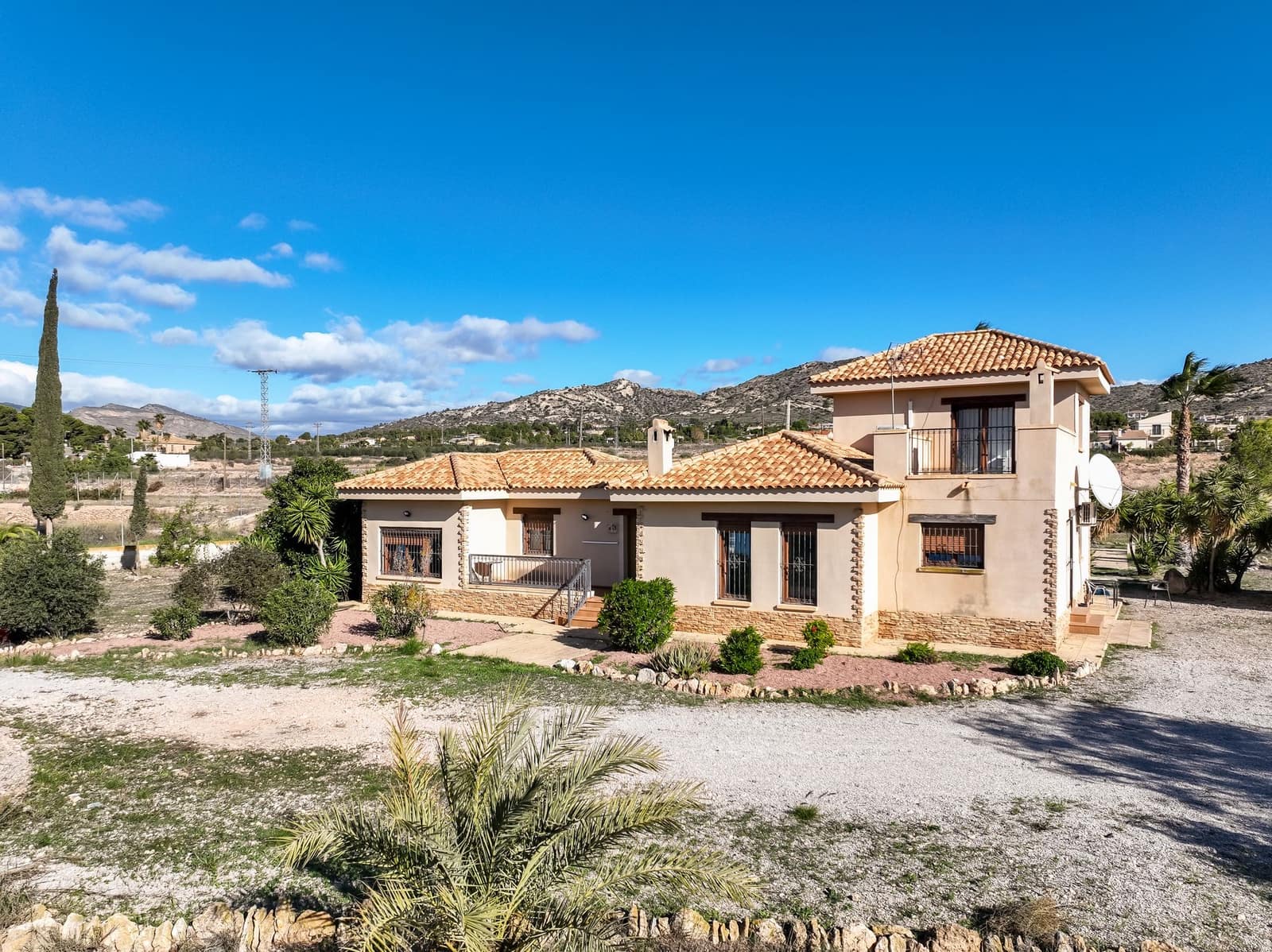 4 makuuhuone Huvila myytävänä paikassa Aspe mukana uima-altaan - 389 950 € (Ref: 9385337)