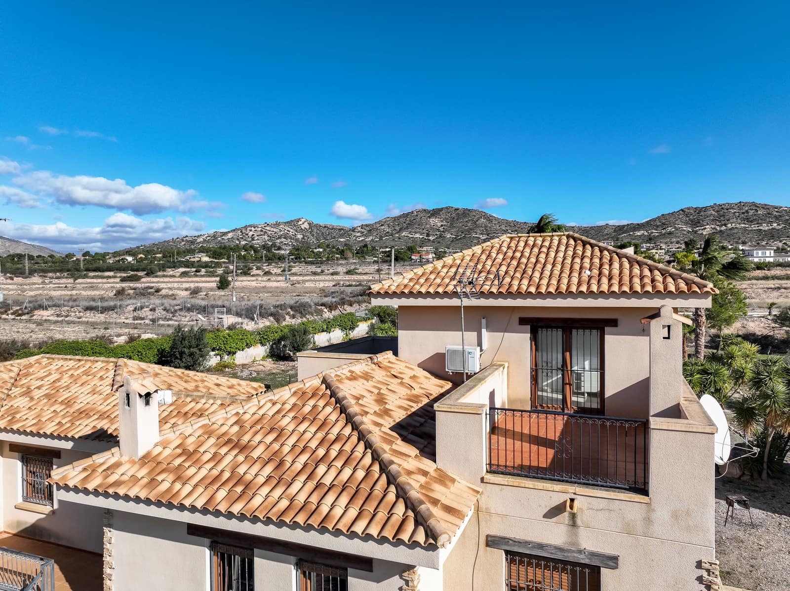 4 makuuhuone Huvila myytävänä paikassa Aspe mukana uima-altaan - 389 950 € (Ref: 9385337)