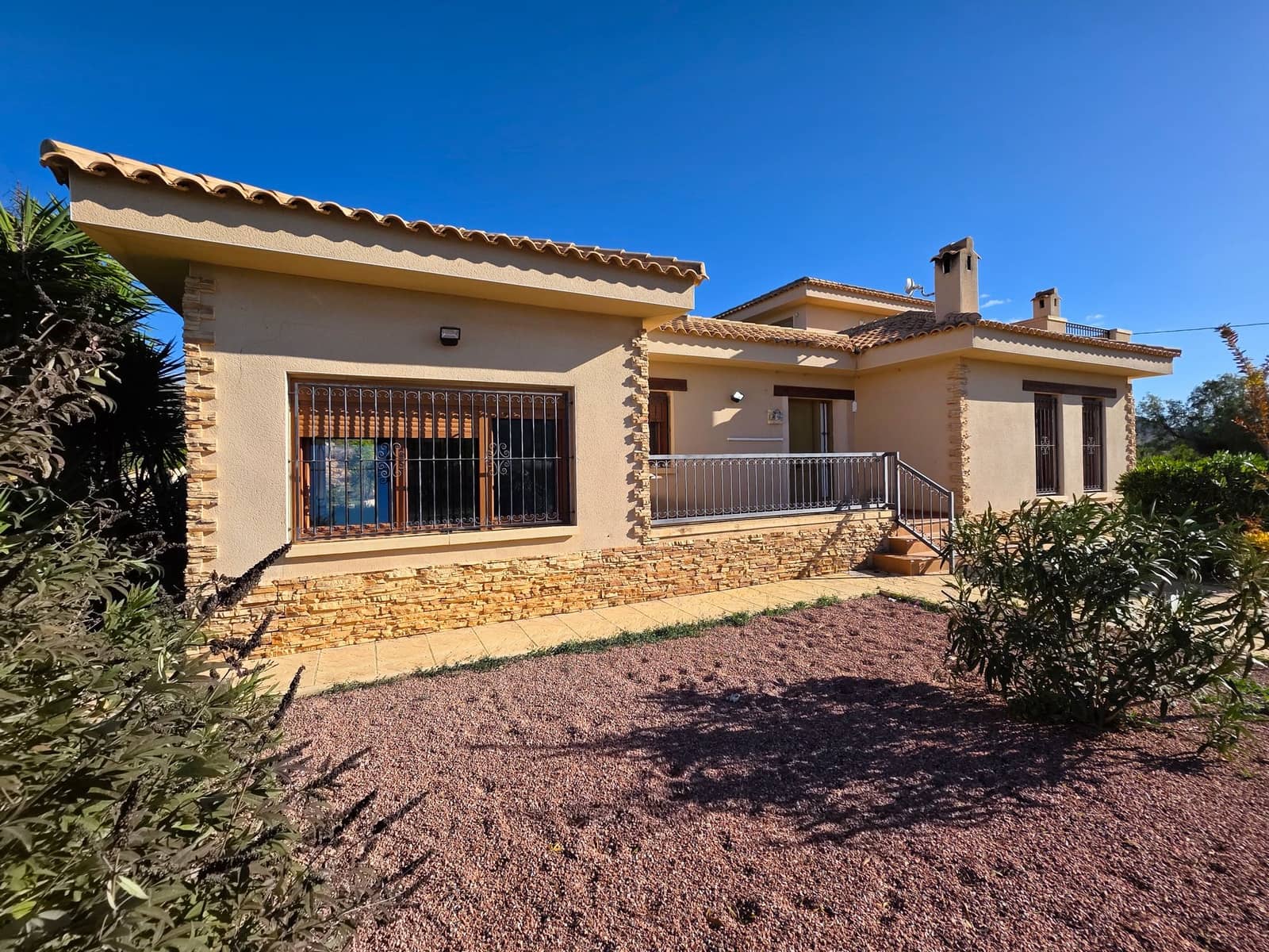 4 makuuhuone Huvila myytävänä paikassa Aspe mukana uima-altaan - 389 950 € (Ref: 9385337)