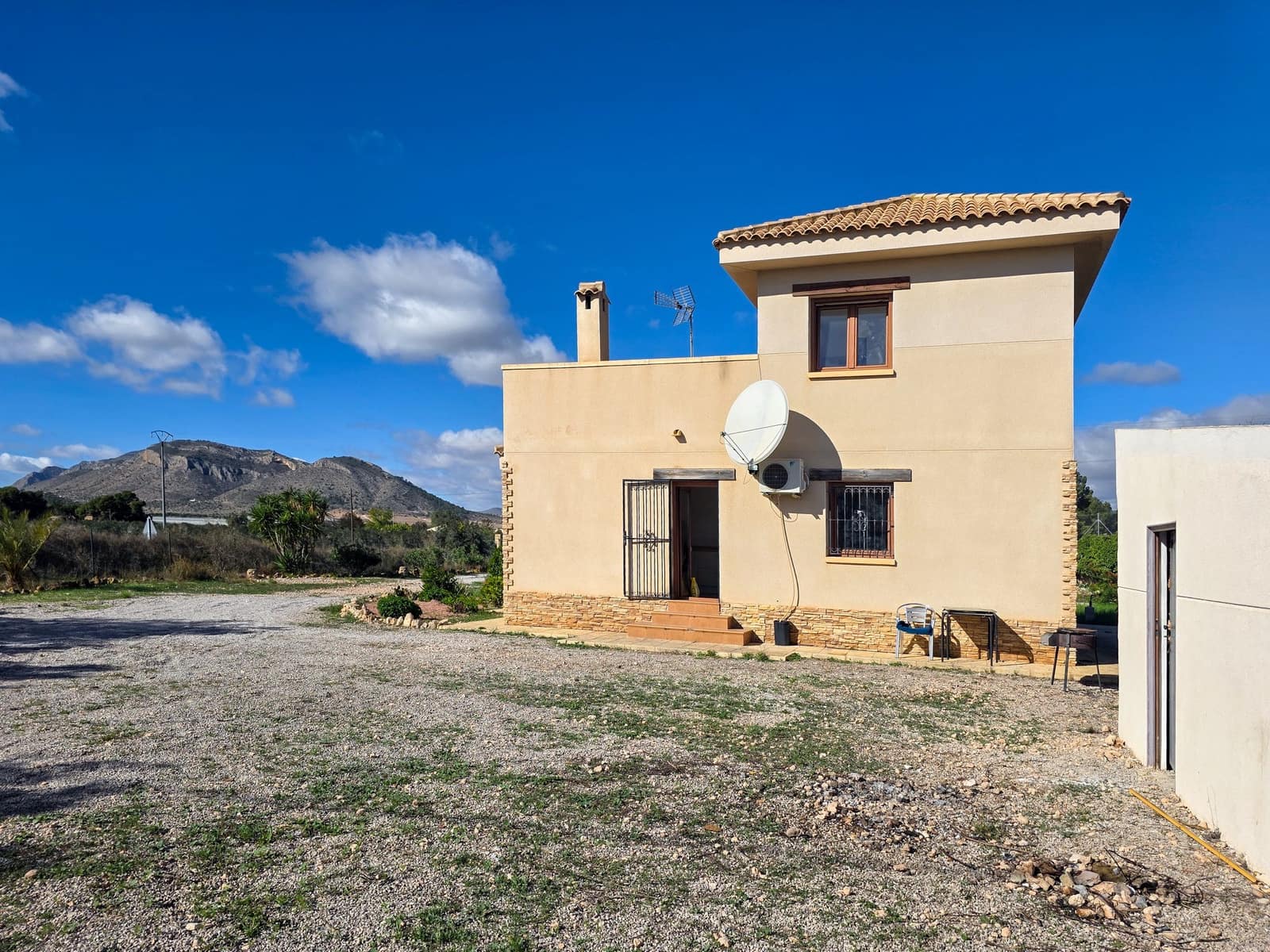 4 makuuhuone Huvila myytävänä paikassa Aspe mukana uima-altaan - 389 950 € (Ref: 9385337)