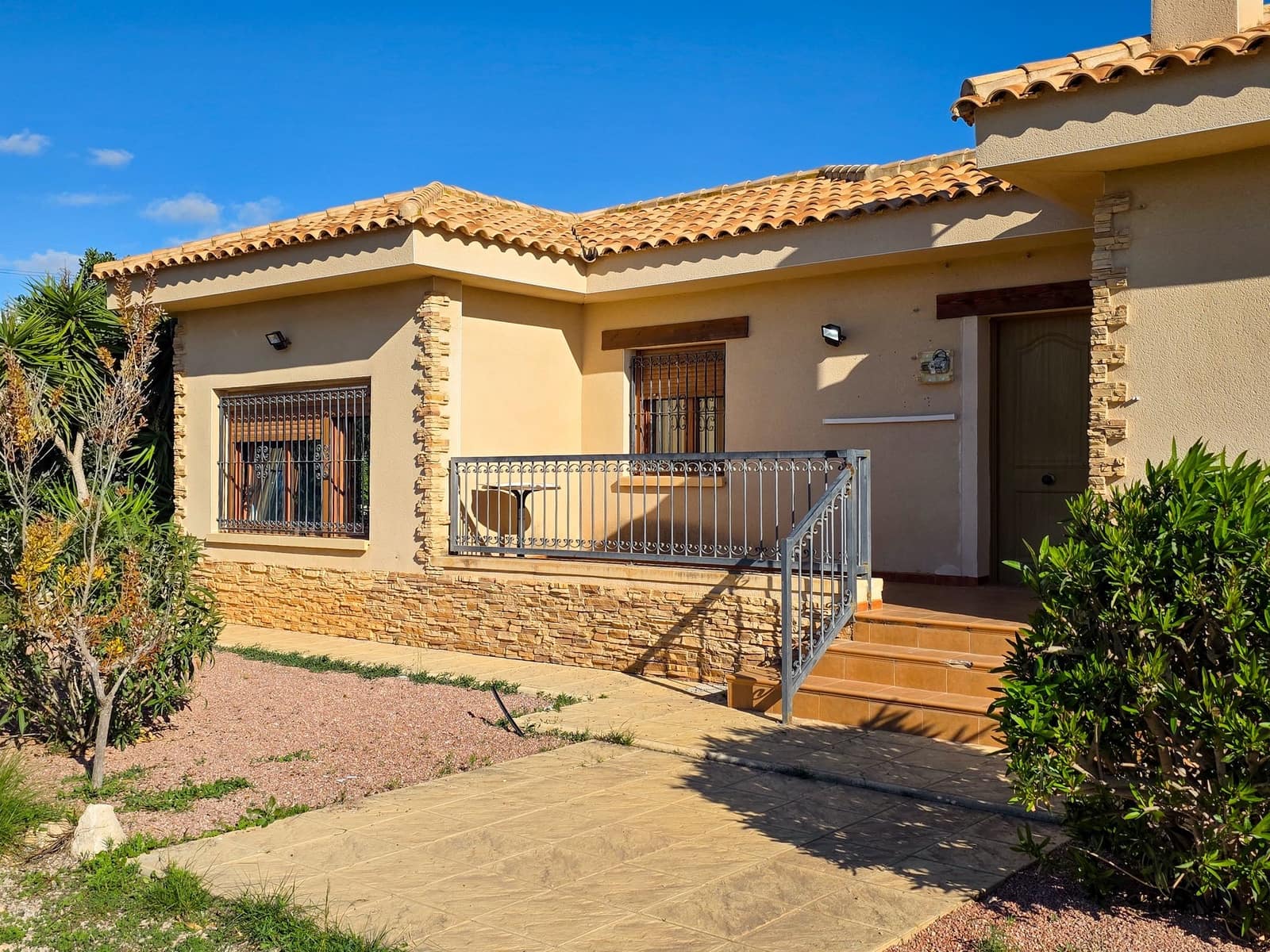 4 makuuhuone Huvila myytävänä paikassa Aspe mukana uima-altaan - 389 950 € (Ref: 9385337)