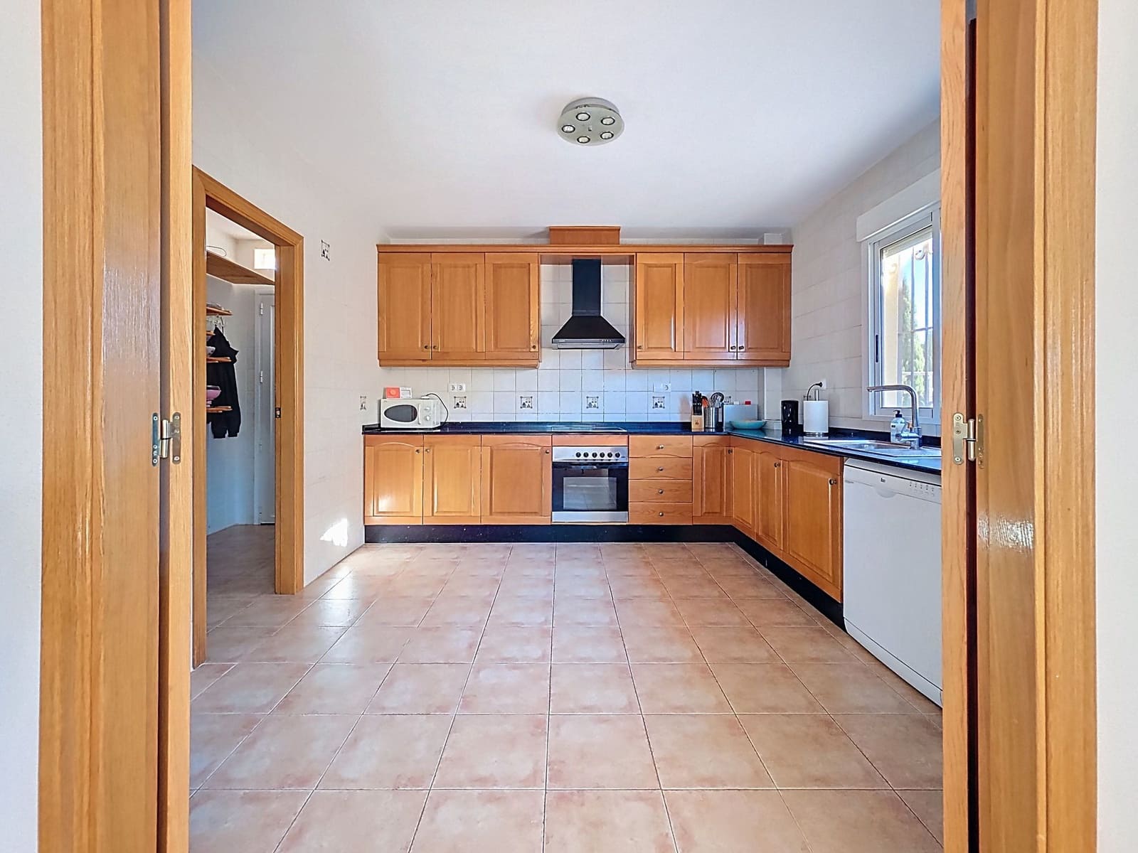 4 bedroom Villa for sale in Jumilla with pool garage - € 299,995 (Ref: 9388588)