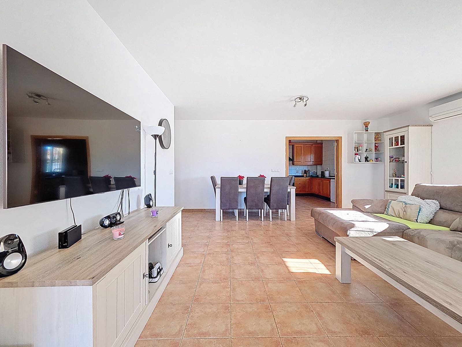4 bedroom Villa for sale in Jumilla with pool garage - € 299,995 (Ref: 9388588)