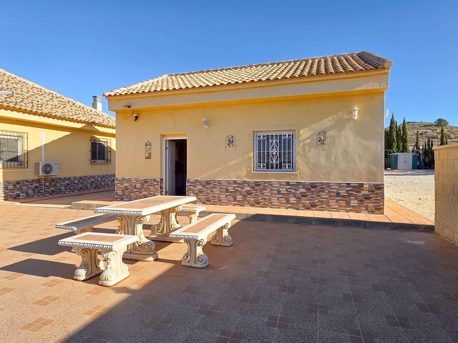 4 bedroom Villa for sale in Jumilla with pool garage - € 299,995 (Ref: 9388588)