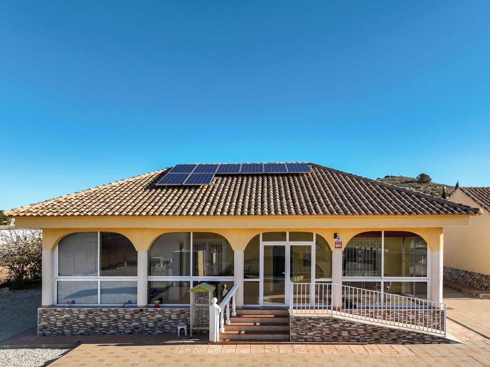 4 bedroom Villa for sale in Jumilla with pool garage - € 299,995 (Ref: 9388588)