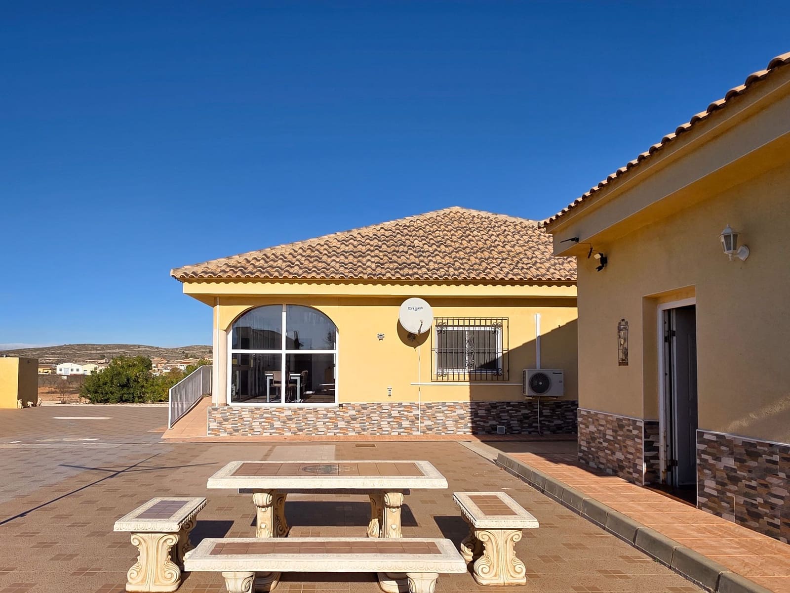 4 bedroom Villa for sale in Jumilla with pool garage - € 299,995 (Ref: 9388588)