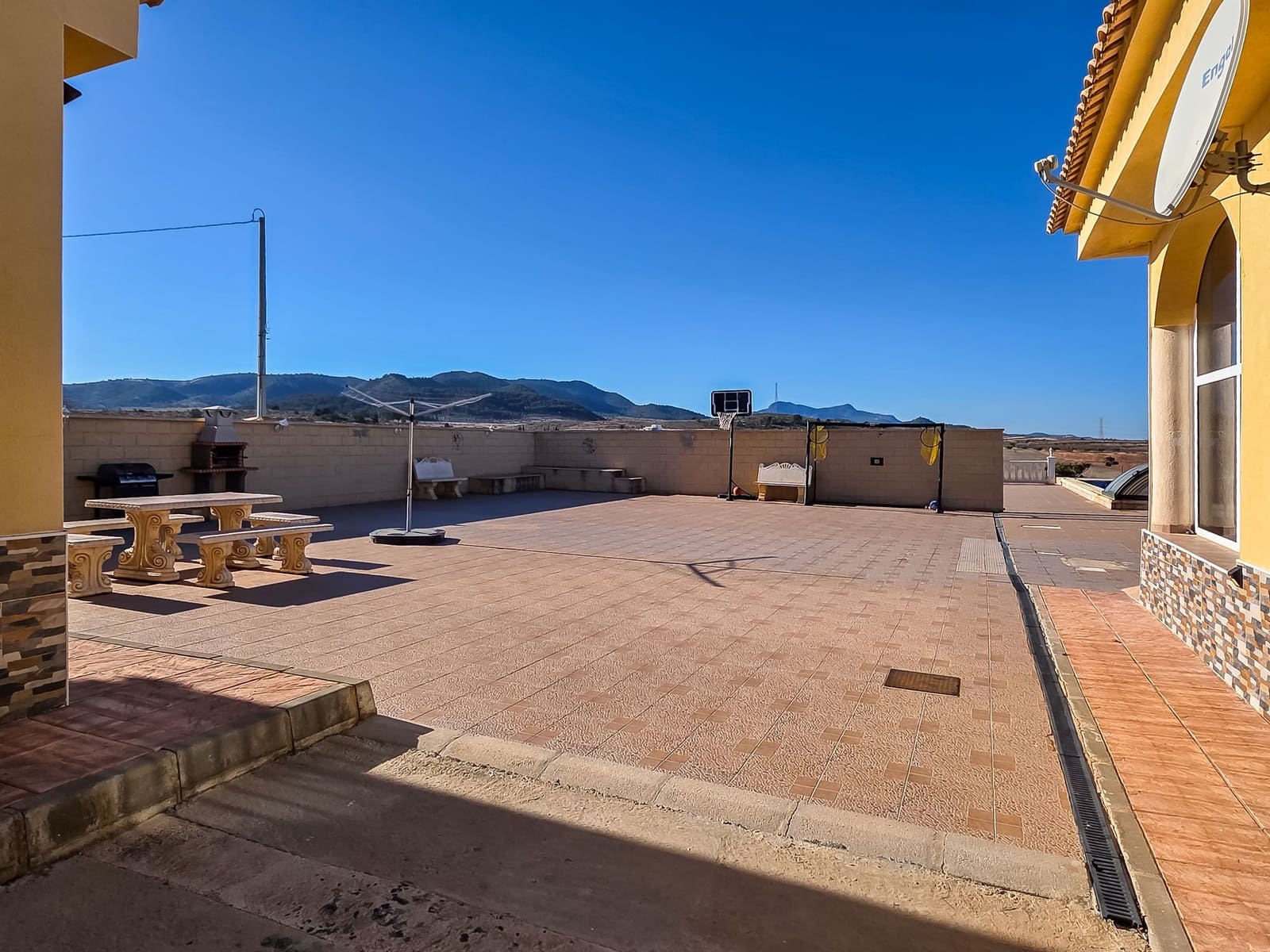 4 bedroom Villa for sale in Jumilla with pool garage - € 299,995 (Ref: 9388588)