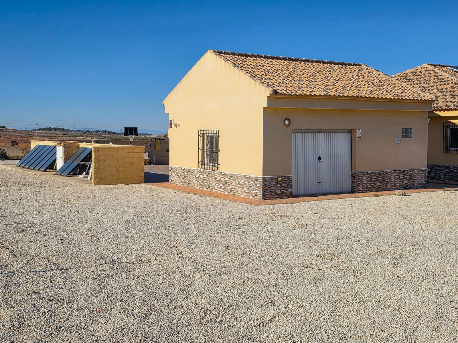 4 bedroom Villa for sale in Jumilla with pool garage - € 299,995 (Ref: 9388588)