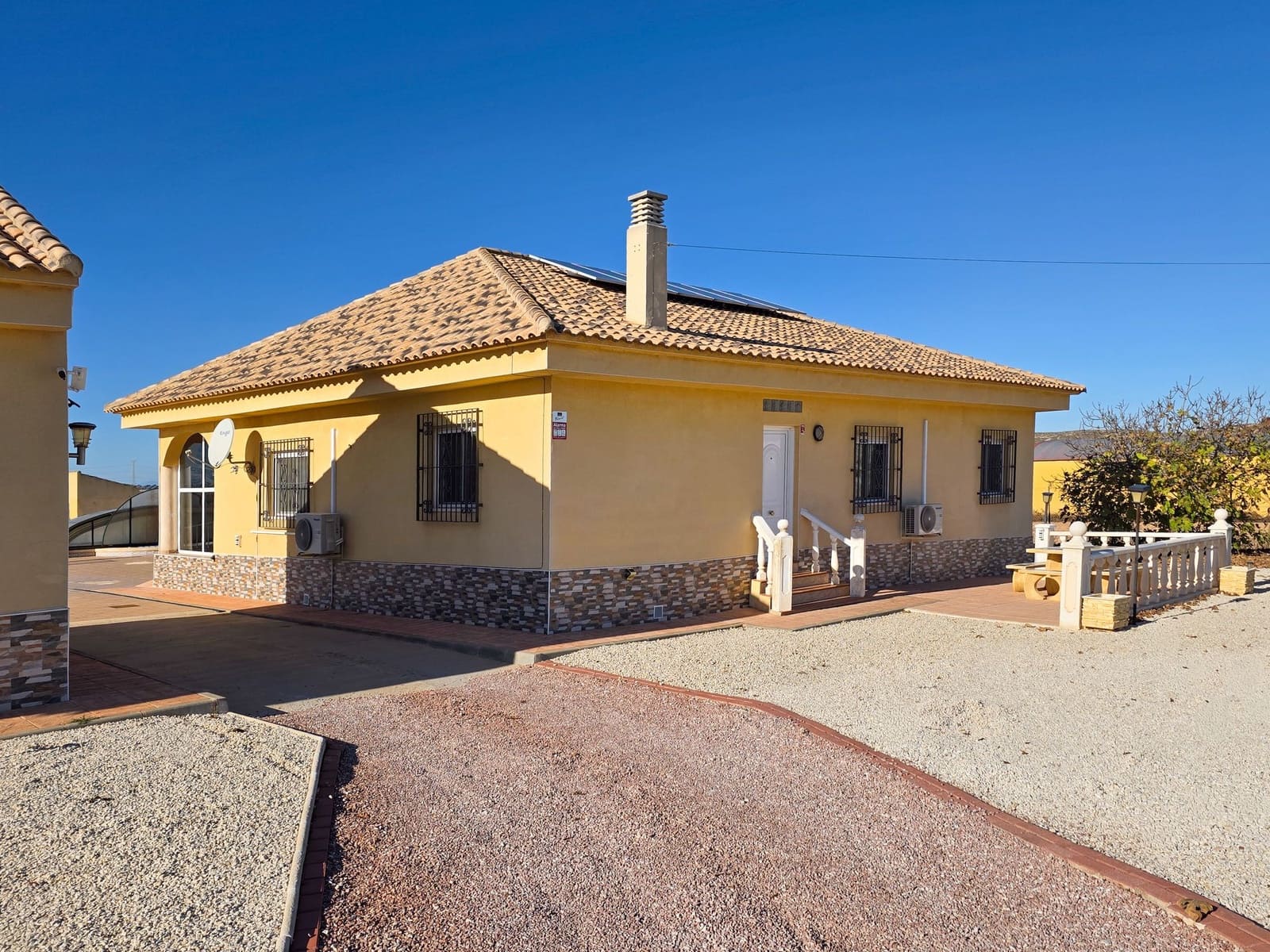 4 bedroom Villa for sale in Jumilla with pool garage - € 299,995 (Ref: 9388588)