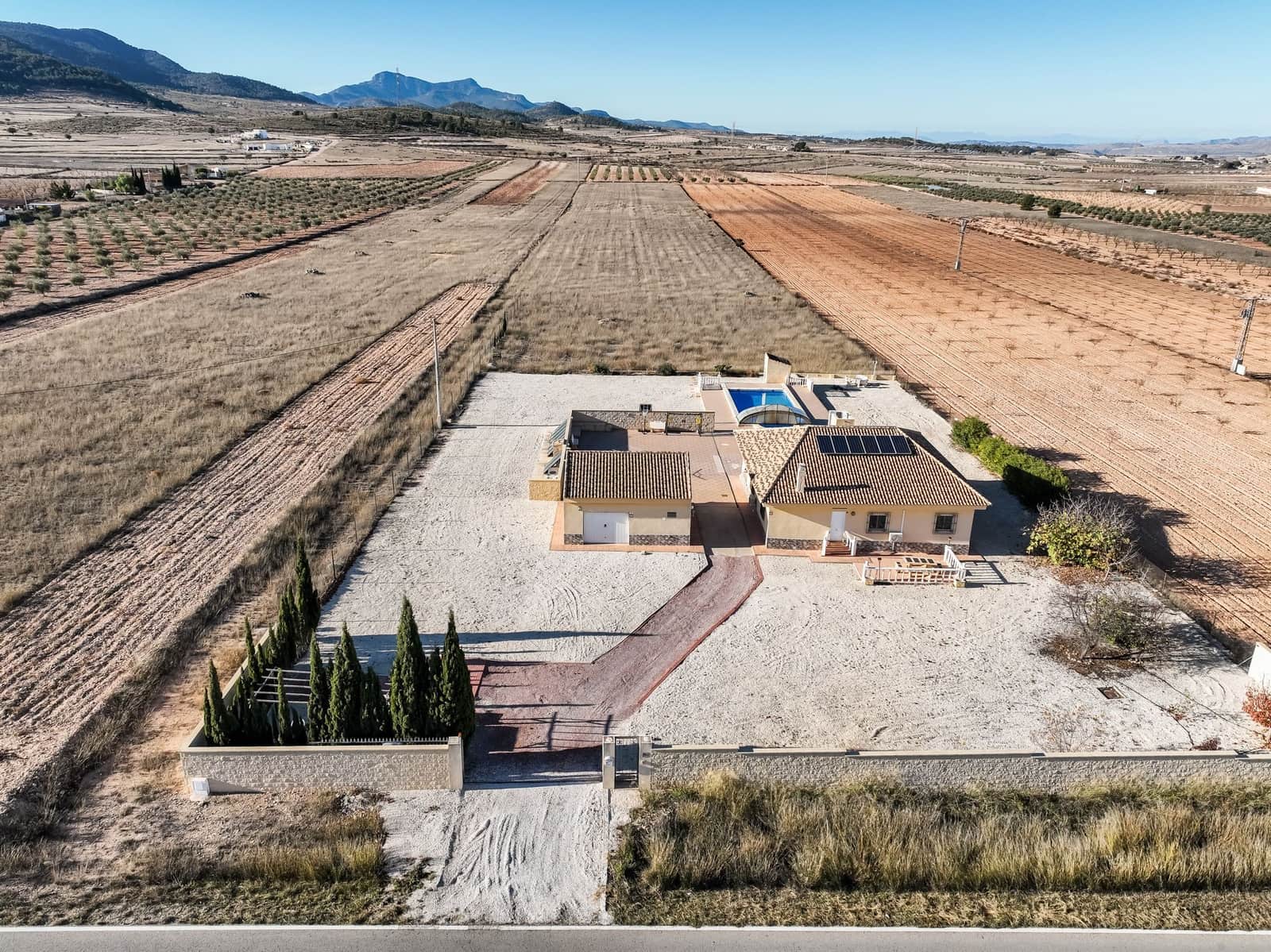 4 bedroom Villa for sale in Jumilla with pool garage - € 299,995 (Ref: 9388588)