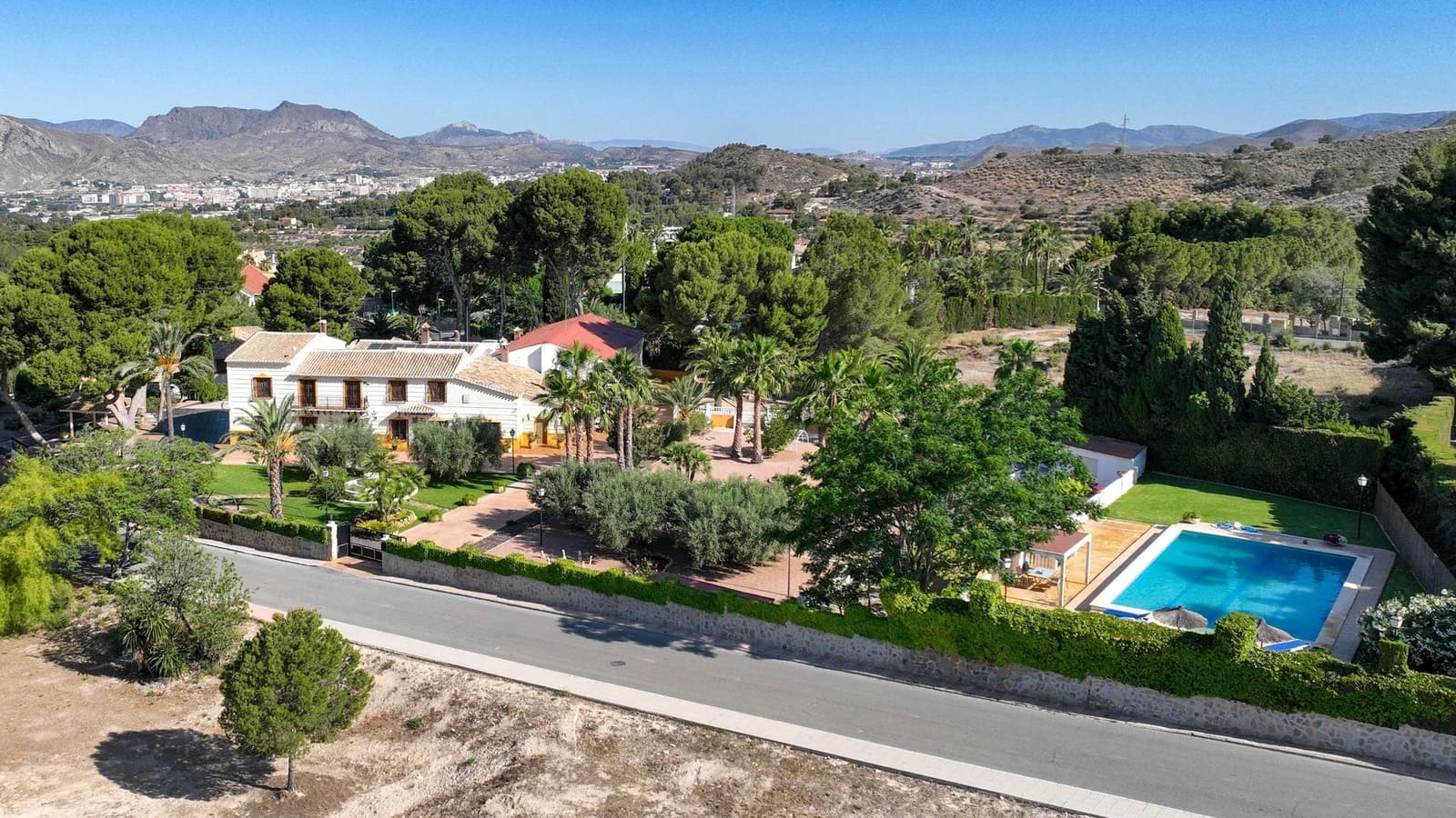 6 sovrum Villa till salu i Elda med pool - 1 099 000 € (Ref: 9388596)