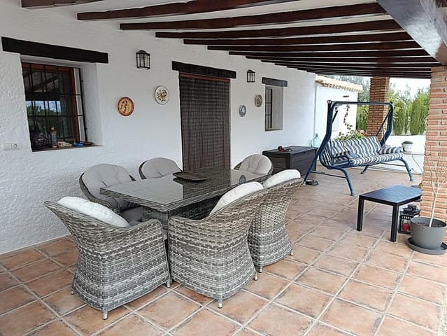 3 soveværelse Finca/Landehus til salg i Castril med swimmingpool garage - € 349.500 (Ref: 9388599)