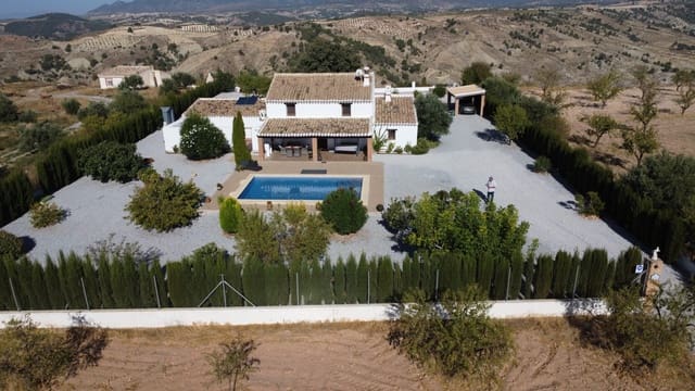 3 soveværelse Finca/Landehus til salg i Castril med swimmingpool garage - € 349.500 (Ref: 9388599)