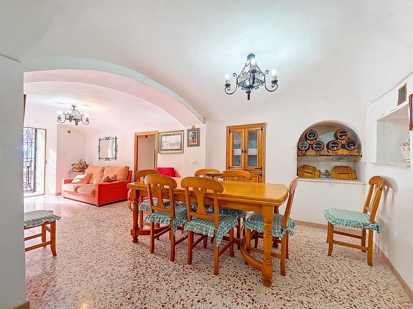 4 makuuhuone Luolatalo myytävänä paikassa Pinoso mukana 
autotalli - 159 950 € (Ref: 9393284)