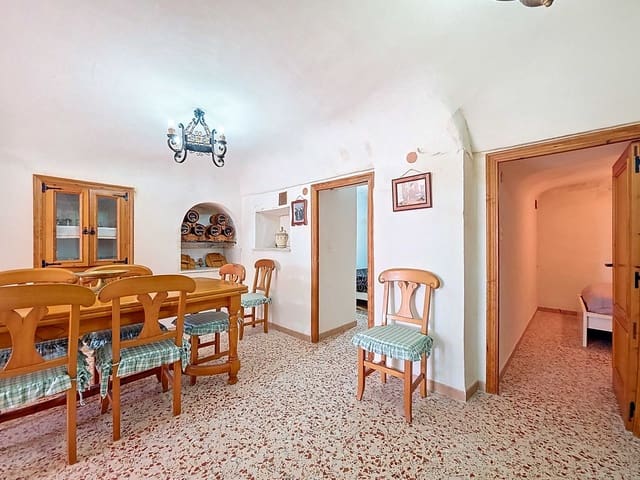 4 bedroom Cave House for sale in Pinoso with garage - € 159,950 (Ref: 9393284)
