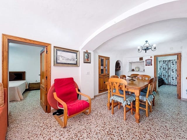 4 bedroom Cave House for sale in Pinoso with garage - € 159,950 (Ref: 9393284)